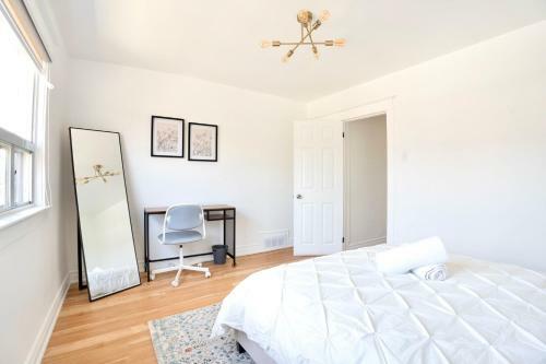 Bright 3br Townhouse In York W Private Deck & Parking