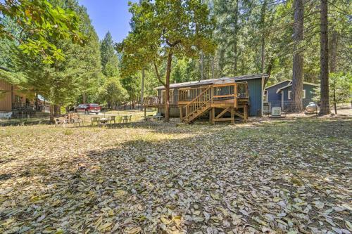 Cozy Cottage With Kayaks And Deck, Walk To Lake!