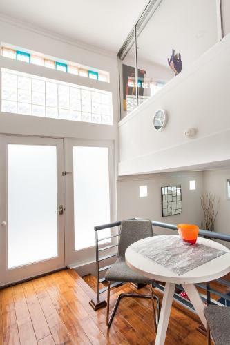 Beverly Hills Modern Guest House