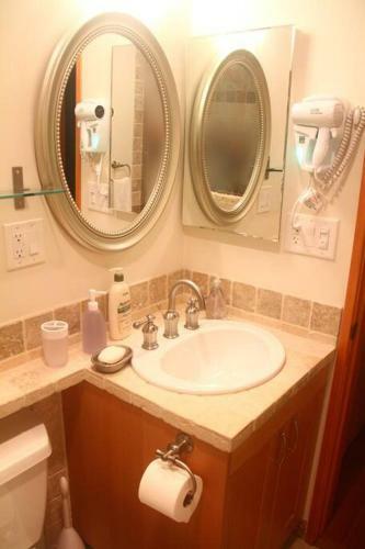 Luxury 1 Bedroom Unit-walk To Beach -baby Friendly