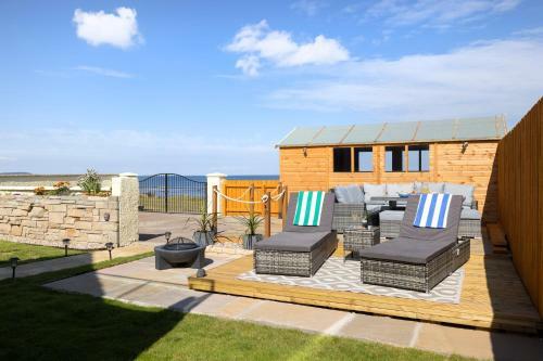 Altido Aurora House: Hot Tub & Sea View