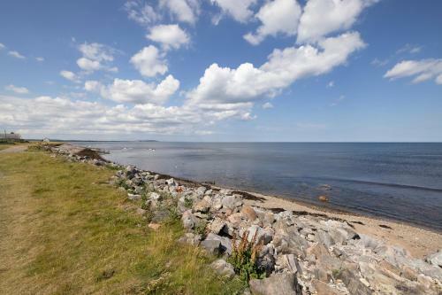 Altido Aurora House: Hot Tub & Sea View