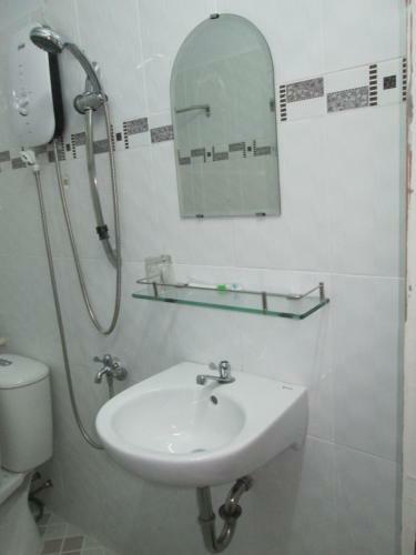 Hostal Ngoc Phu Hotel