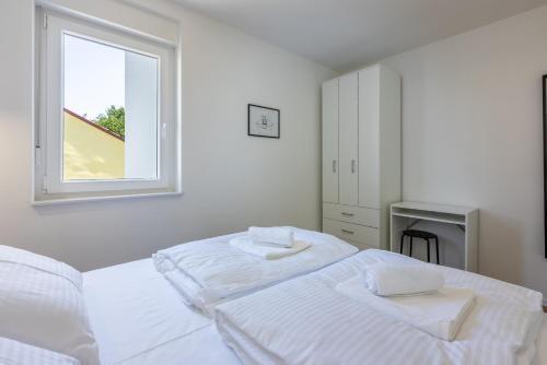 Luxury Apartments Lovorka 3 & 4***/****