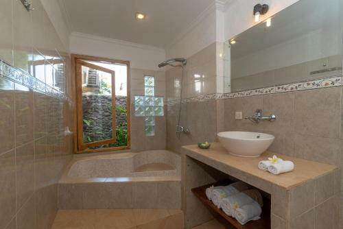 Villa Dinding Batu