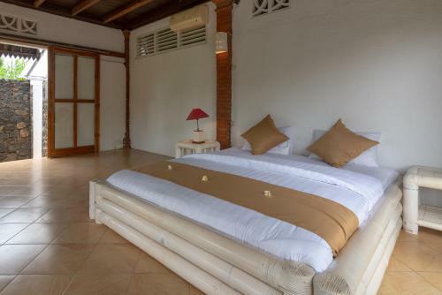 Villa Dinding Batu