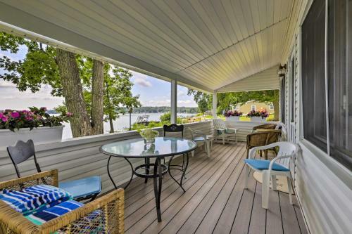 Lakefront Cottage With Covered Porch And Dock!