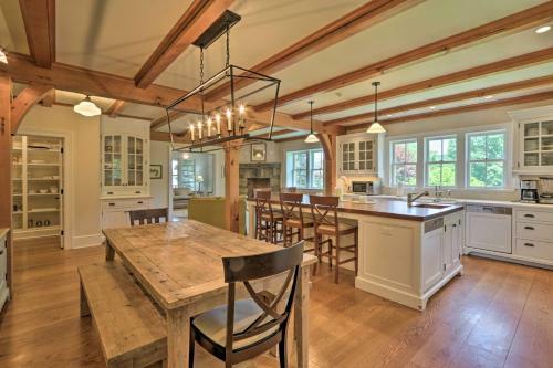 25-acre Luxury Lakefront Home With Deck And Fire Pit!