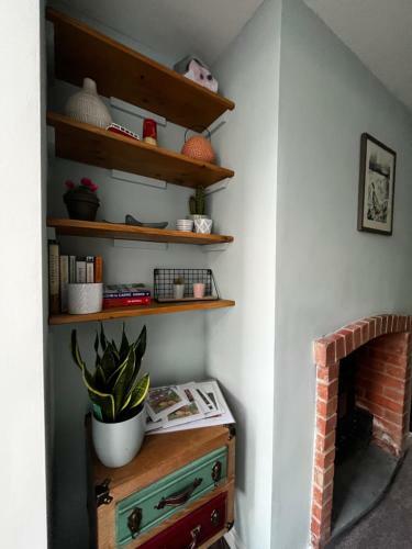 Quaint 2 Bedroom Cottage In Beautiful Village