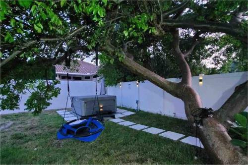 Walktobeach/luxury Beachhouse/hottub/pooltable/bbq