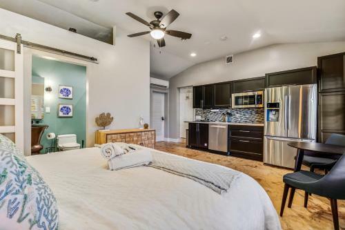 Waterfront - Luxury Villa W Heated Saltwater Pool
