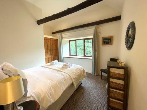 Pass The Keys Beautiful 2br Converted Mill - Idyllic Location