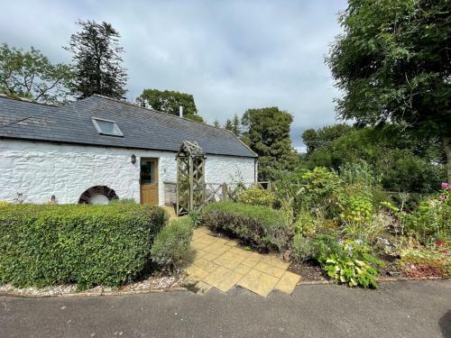 Pass The Keys Beautiful 2br Converted Mill - Idyllic Location