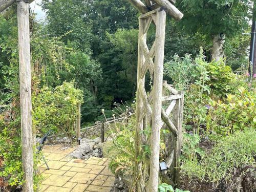 Pass The Keys Beautiful 2br Converted Mill - Idyllic Location