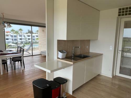 Gorgeous Apartment With Pools And Golf Court View