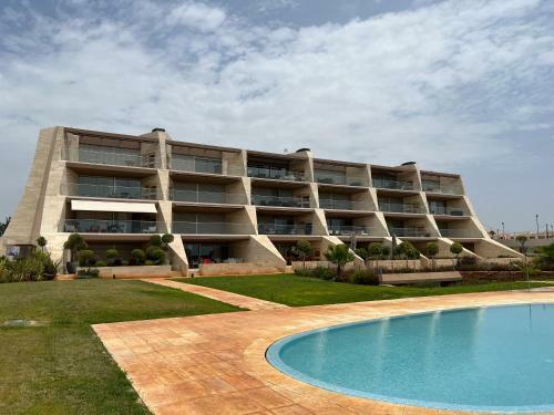 Gorgeous Apartment With Pools And Golf Court View