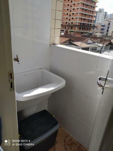Apartamento Vila Tupi, 150 Metros Da Praia.