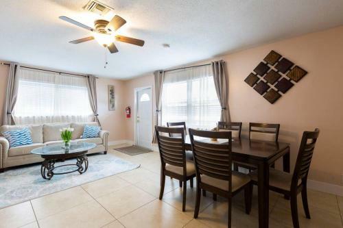 Beautifully Renovated Palm Beach Gardens Apartment