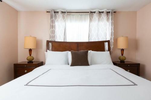 Beautifully Renovated Palm Beach Gardens Apartment