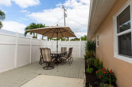 Beautifully Renovated Palm Beach Gardens Apartment