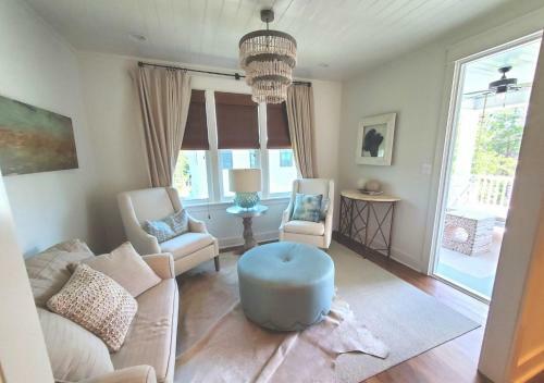 Paradise Found Steps From Pool And Private Beach Access! 6 Bikes 6 Seat Golf Cart!
