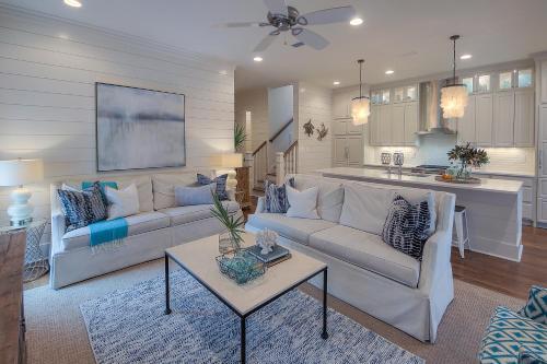Paradise Found Steps From Pool And Private Beach Access! 6 Bikes 6 Seat Golf Cart!