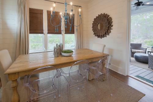 Paradise Found Steps From Pool And Private Beach Access! 6 Bikes 6 Seat Golf Cart!