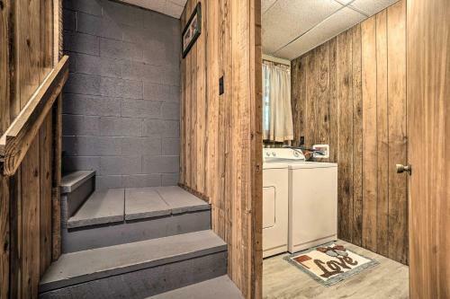 Dog-friendly Trinity Oaks Escape With Hot Tub