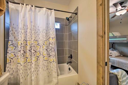 Charming Ellijay Escape Hot Tub And Game Room