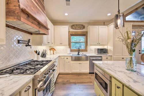 Charming Ellijay Escape Hot Tub And Game Room