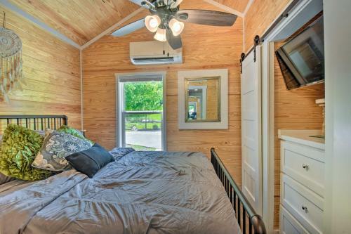 Lakeside Tiny Home Retreat With Pool And Hot Tub