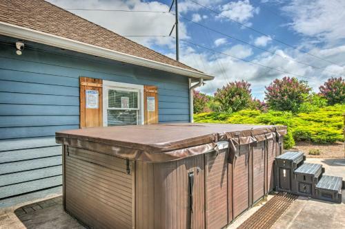 Lakeside Tiny Home Retreat With Pool And Hot Tub