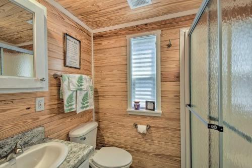 Lakeside Tiny Home Retreat With Pool And Hot Tub