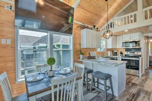 Lakeside Tiny Home Retreat With Pool And Hot Tub