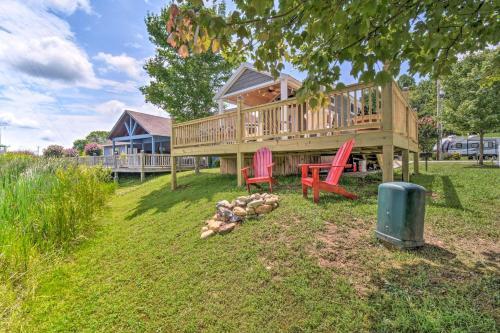 Lakeside Tiny Home Retreat With Pool And Hot Tub