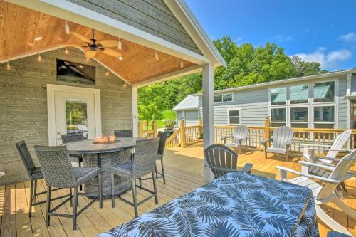 Lakeside Tiny Home Retreat With Pool And Hot Tub