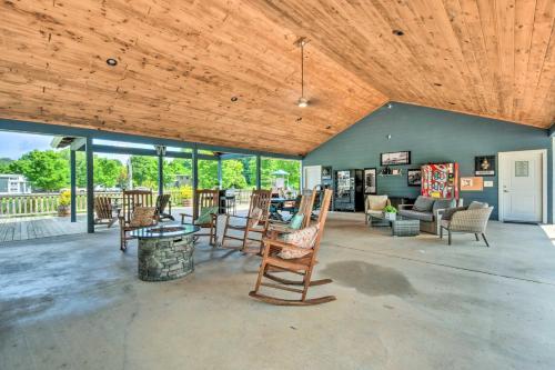 Lakeside Tiny Home Retreat With Pool And Hot Tub