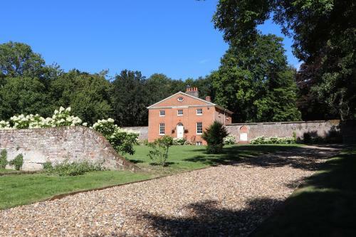 Garden House At Woodhall Estate