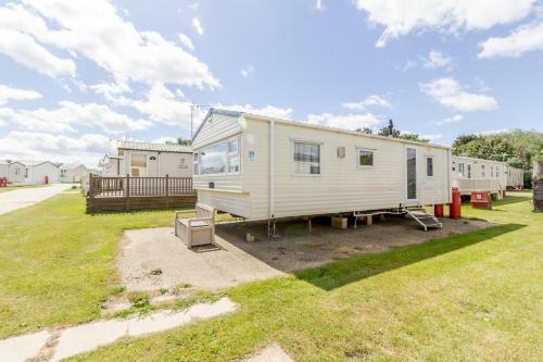 6 Berth Dog Friendly Caravan At Broadland Sands Holiday Park Ref 20267bs