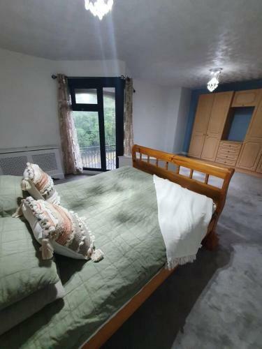 2-bed Apartment In Liverpool At Albert Dock