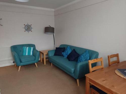 Seaside Apartment With Pool In Paignton, Torbay