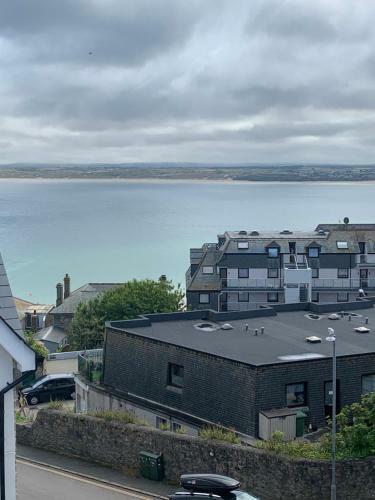 Hostal Shoreline