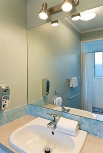 Averill Court Motel