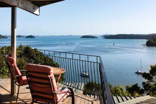Lodge Cliff Edge By The Sea