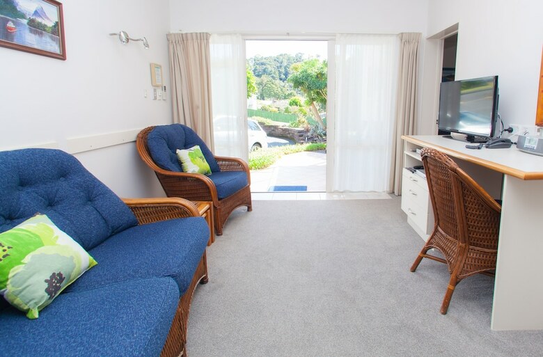 Admirals View Lodge