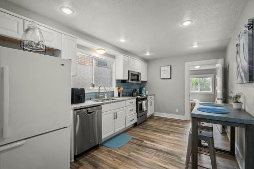 Modern 3 Bed/2 Bath Home In Midtown