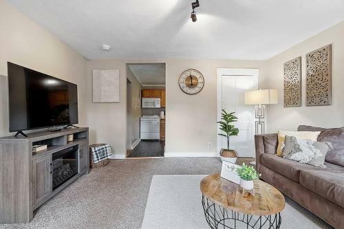 New!! Entire Apartment Minutes From Winni Lakes
