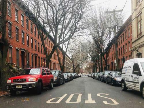 1850s Historic Row House 7min Train To Nyc With Private Backyard