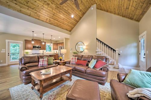 Scenic Sapphire Hideaway With 40-foot Porch!