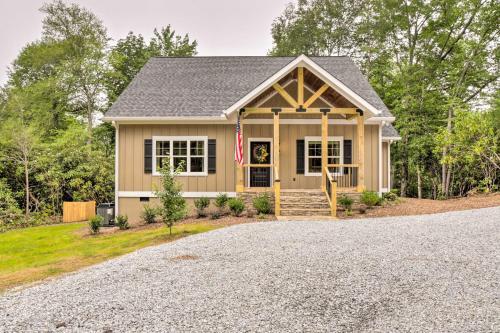 Scenic Sapphire Hideaway With 40-foot Porch!